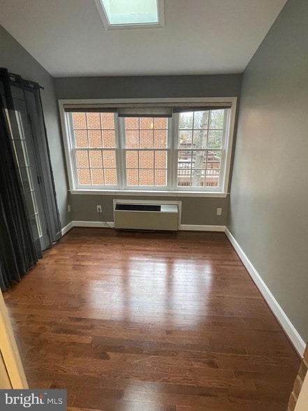 Building Photo - 8012 Merry Oaks Ct