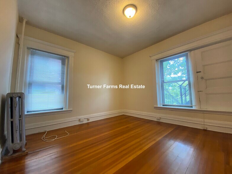 Building Photo - 1382A Beacon St