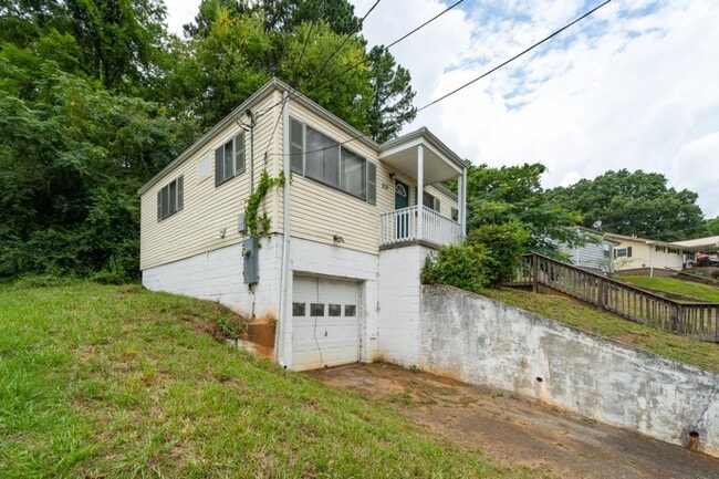 Primary Photo - 213 Pine St