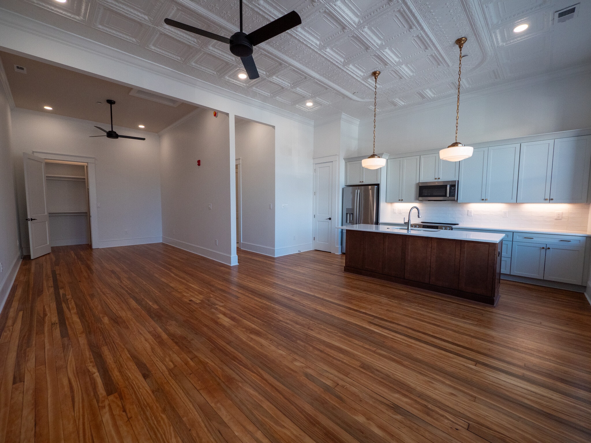 Building Photo - 121 N Main St