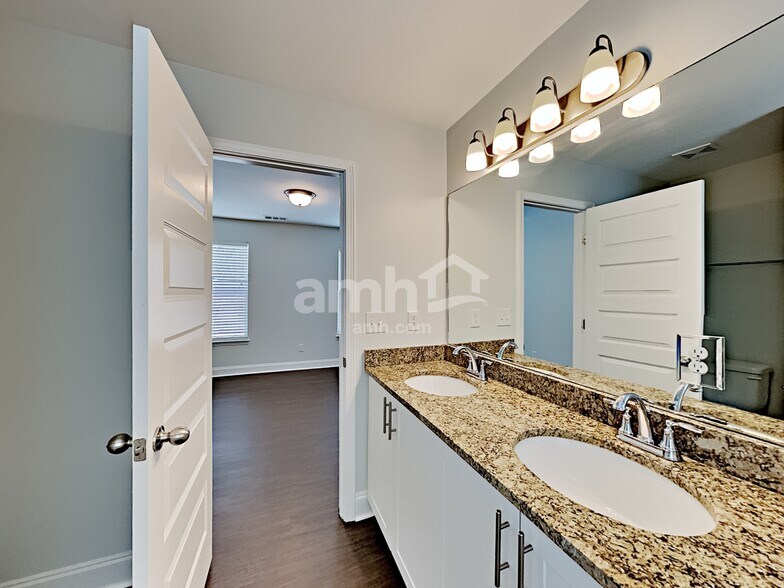 Building Photo - 5234 Tupelo St