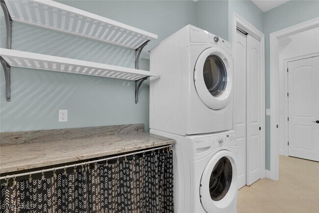 Building Photo - 707 104th Ave N