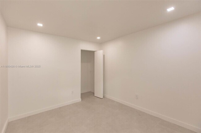 Building Photo - 10760 NW 29th Manor