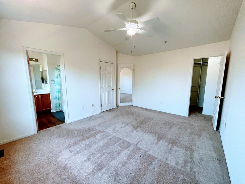 Building Photo - 6111 Silver Arrows Way