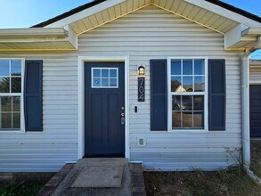 Building Photo - Comfort and Convenience Ranch Home Awaits