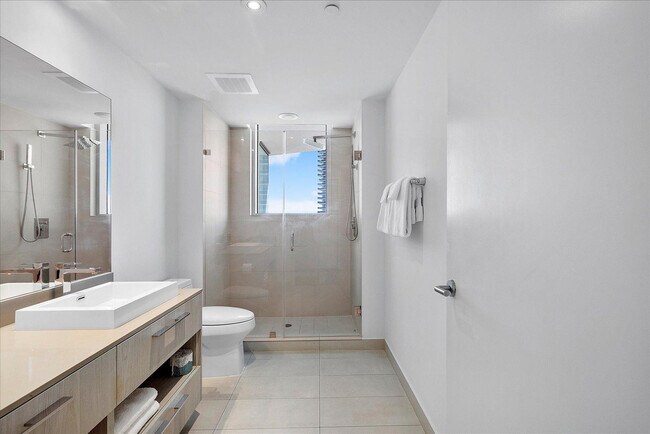 Building Photo - 4011 S Ocean Dr