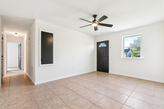 Building Photo - 228 Chapel Ln