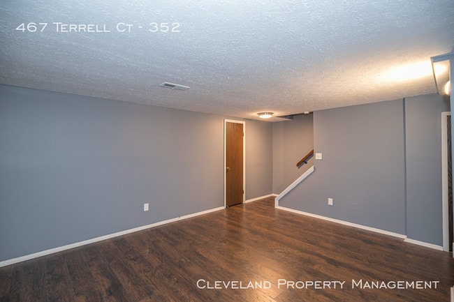 Building Photo - 2 Bedroom Richmond Hts Condo
