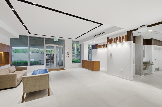 Building Photo - 13800 Highland Dr