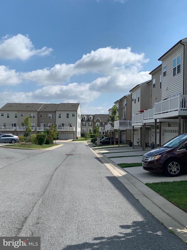 Building Photo - 9448 Ballard Green Dr
