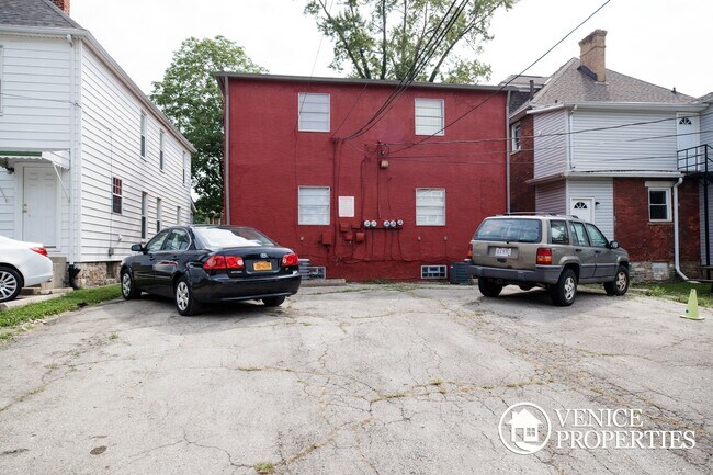 Building Photo - 2139 Summit St