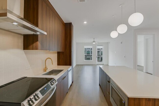 Building Photo - 1701 Simond Ave