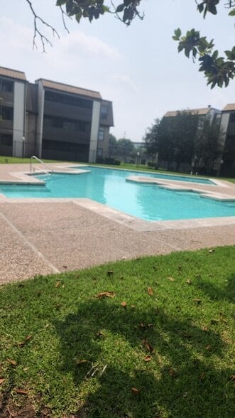 Building Photo - 3025 Walnut Bend Ln