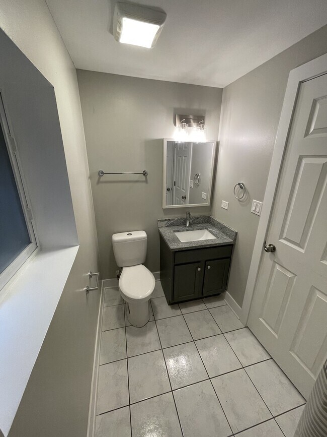 Building Photo - 6042 W 63rd St