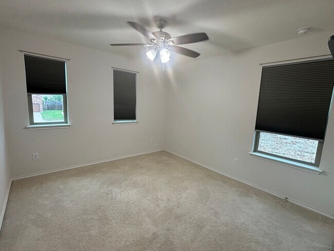 Building Photo - Wonderful 3 Bedroom Home in Coveted Crystal Crossing!