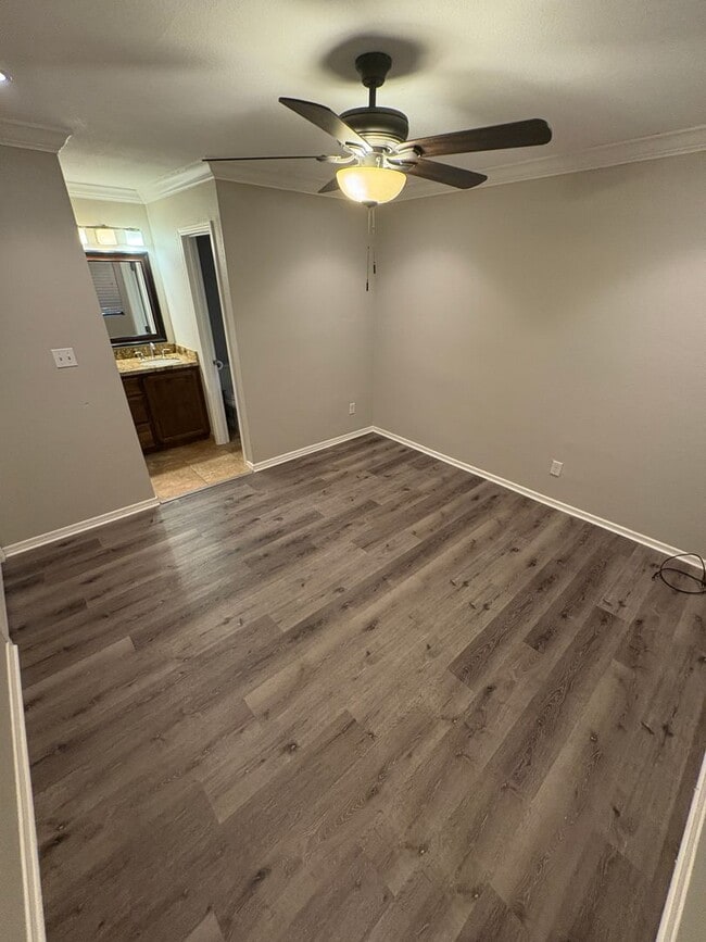 Building Photo - READY TO VIEW NOW! Beautiful 2 Bed/2 Bath ...