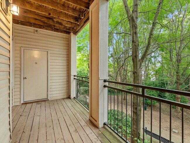 Building Photo - "Charming 1-Bed Condo Retreat with Granite...