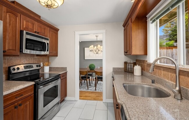 Building Photo - 12634 SE 30th St