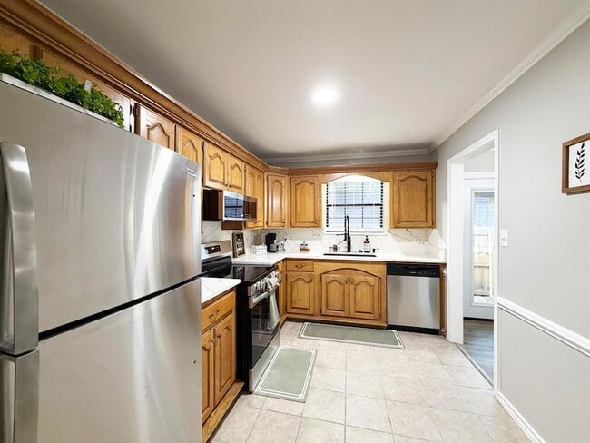 Building Photo - 5805 Sidney Dr