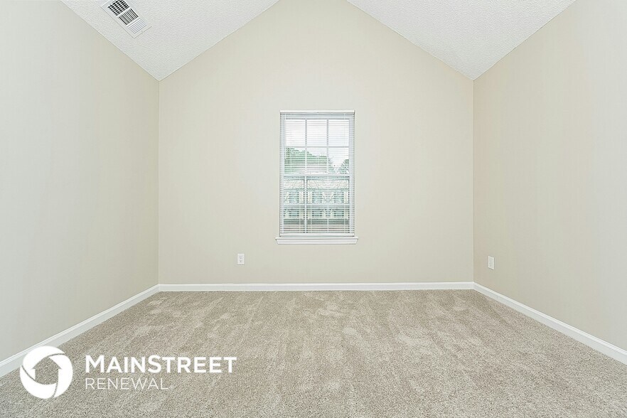 Building Photo - 10588 Village Landing