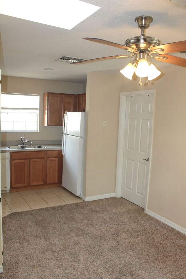 Building Photo - MOVE IN NOW-Water & electricity included 1x1 above garage apartment!! Full kitchen & bathroom!! W...