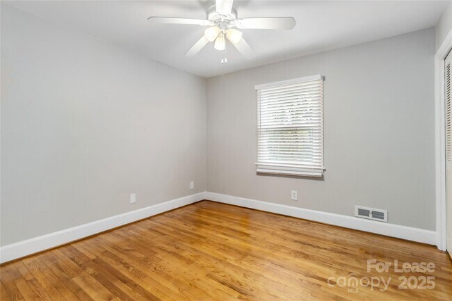 Building Photo - 1634 Van Buren Ave