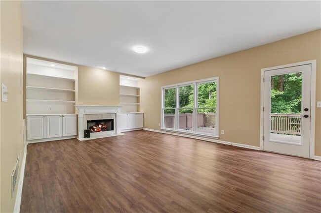 Building Photo - 3355 Golfe Links Dr