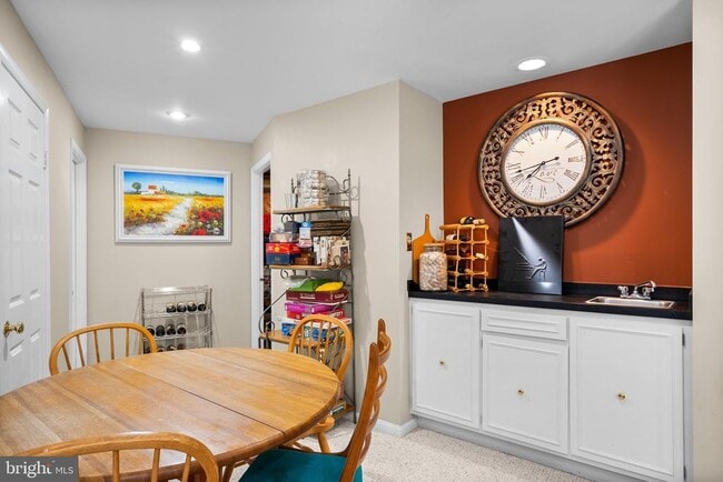 Building Photo - 9033 Blarney Stone Dr