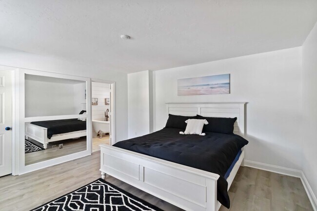 Building Photo - 7447 Hawkins Rd