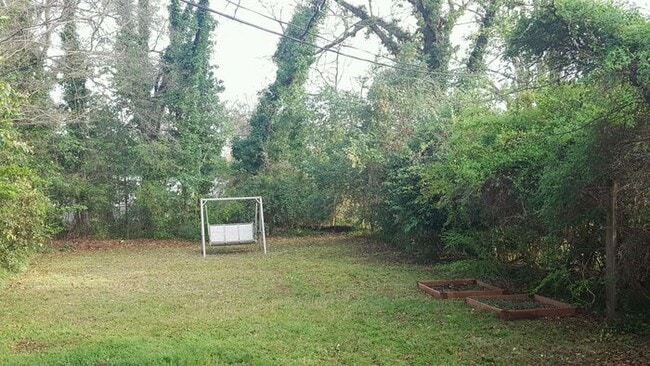 Building Photo - 527 Poplar St