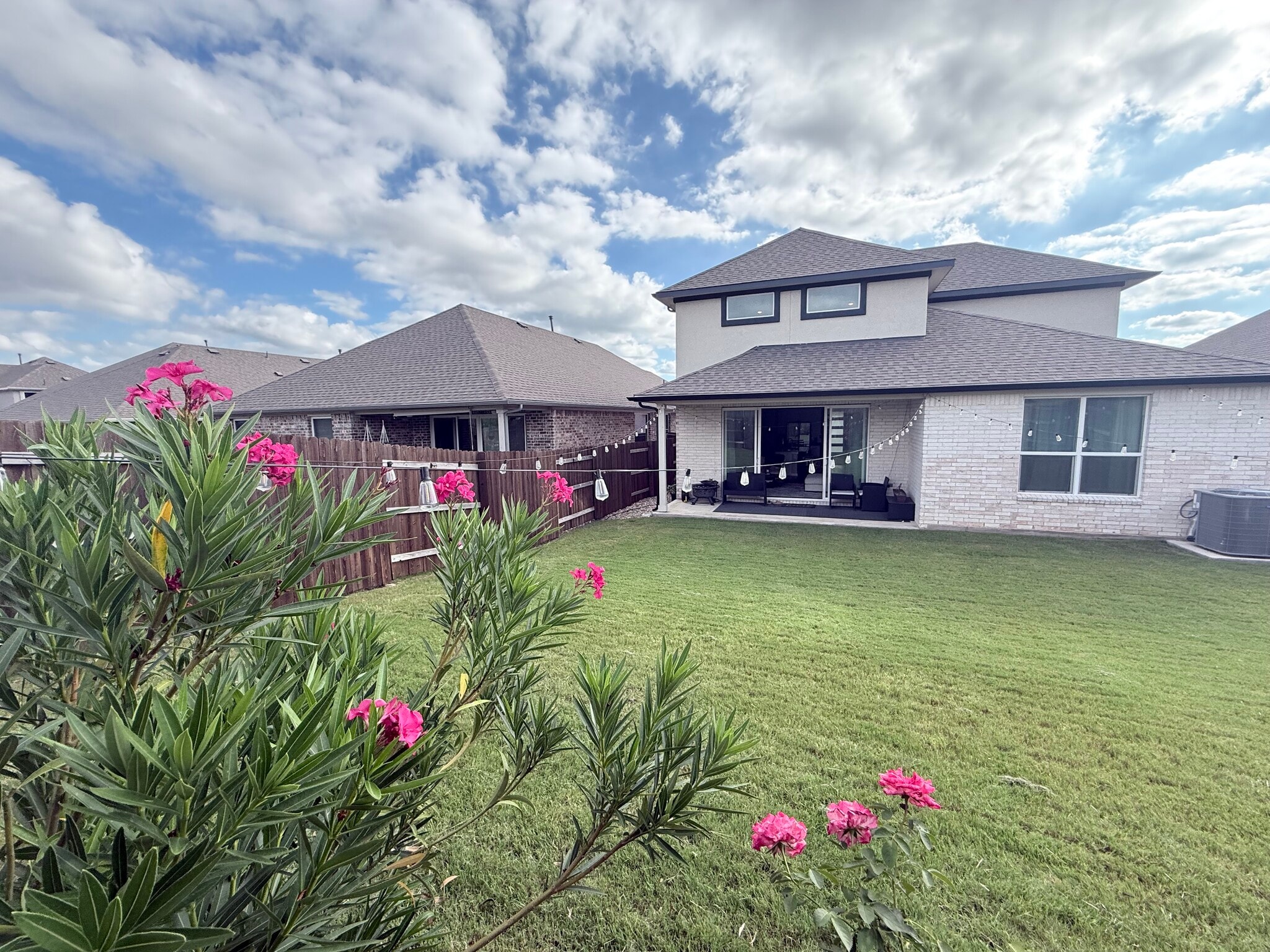 Building Photo - 2024 Wilsons Warbler Dr