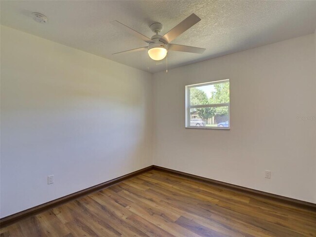 Building Photo - 305 Sunset Dr