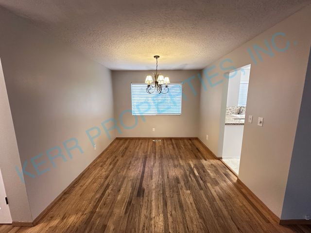 Building Photo - FREE RENT! Spacious 4-Bedroom Gem with 2,320 Sq Ft of Comfort in Milwaukie!