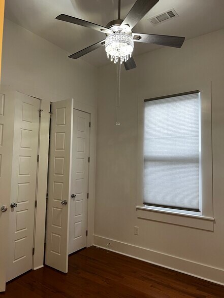 Building Photo - 1507 Dante St