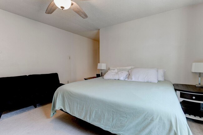 Building Photo - 303 Manning Dr