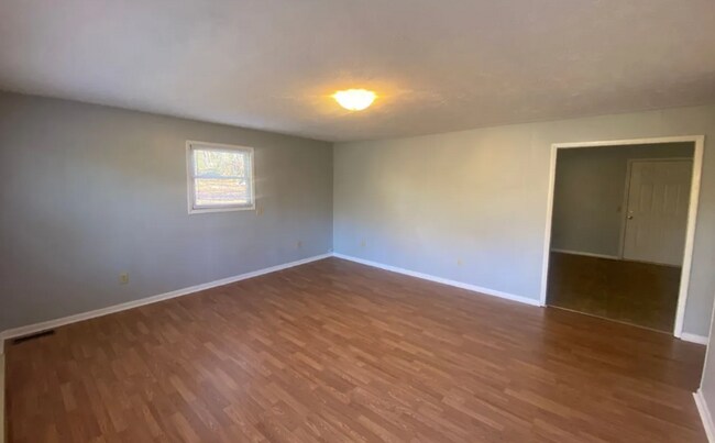 Building Photo - 428 Fairgrounds Rd