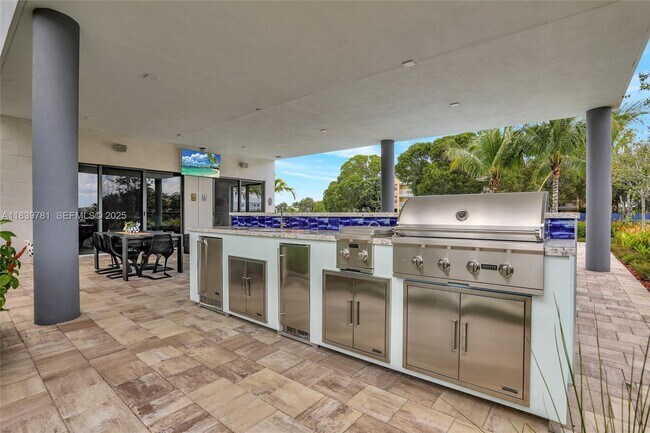 Building Photo - 16709 Botaniko Dr N