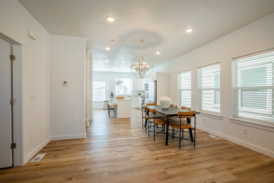 Building Photo - 642 E 460 S