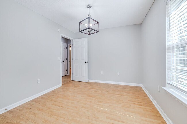 Building Photo - 3 Bedroom Springfield Home with Garage and Large Backyard