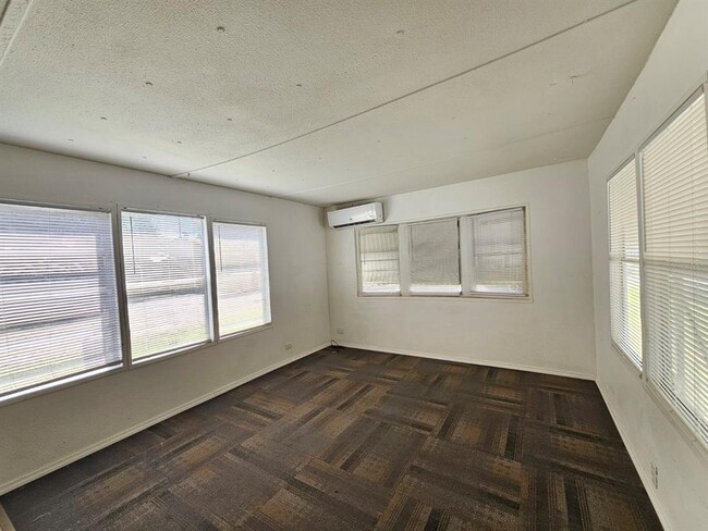 Building Photo - 503 Longfellow Blvd