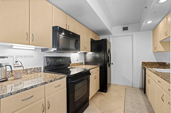 Building Photo - 6917 Collins Ave