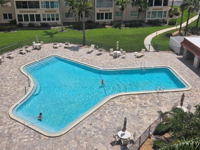 Building Photo - 632 Edgewater Dr