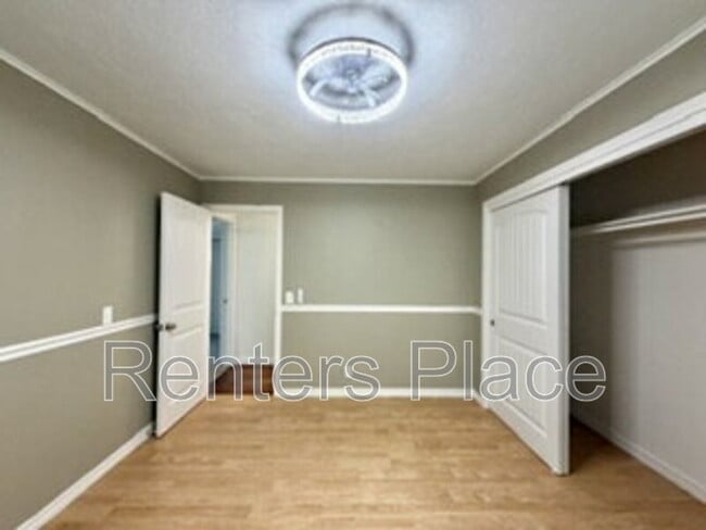 Building Photo - 5501 S Newport Ave