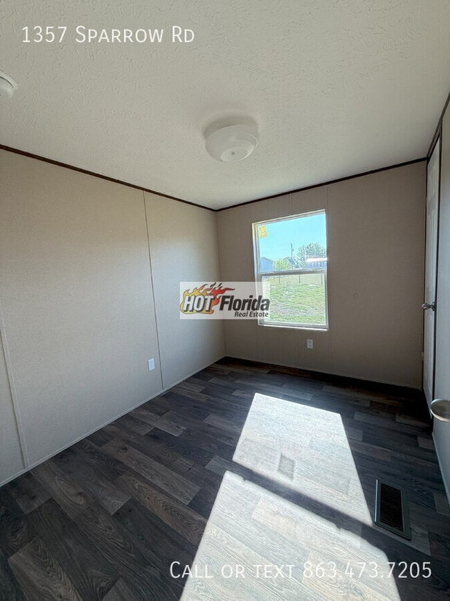 Building Photo - 1357 Sparrow Rd