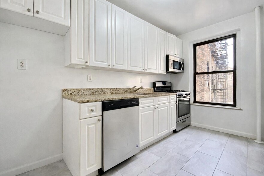 Building Photo - 44 Bennett Ave