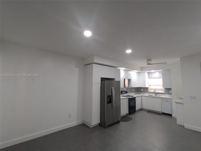 Building Photo - 15509 N Miami Lakeway