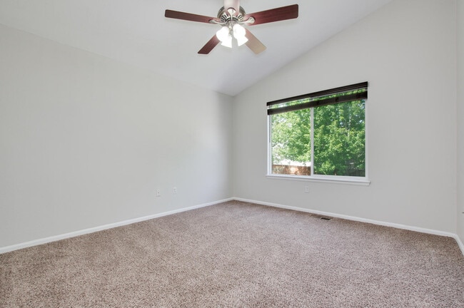 Building Photo - 10373 Ravenswood Way