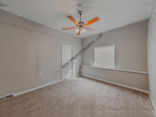 Building Photo - 306 Kay St