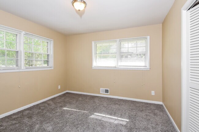 Building Photo - 4910 Springdale Rd