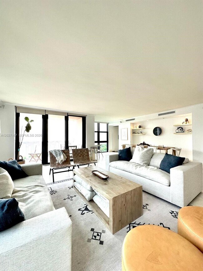 Building Photo - 1121 Crandon Blvd